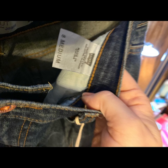 NWT Levi’s denim jeans. Size 8. - Picture 5 of 11